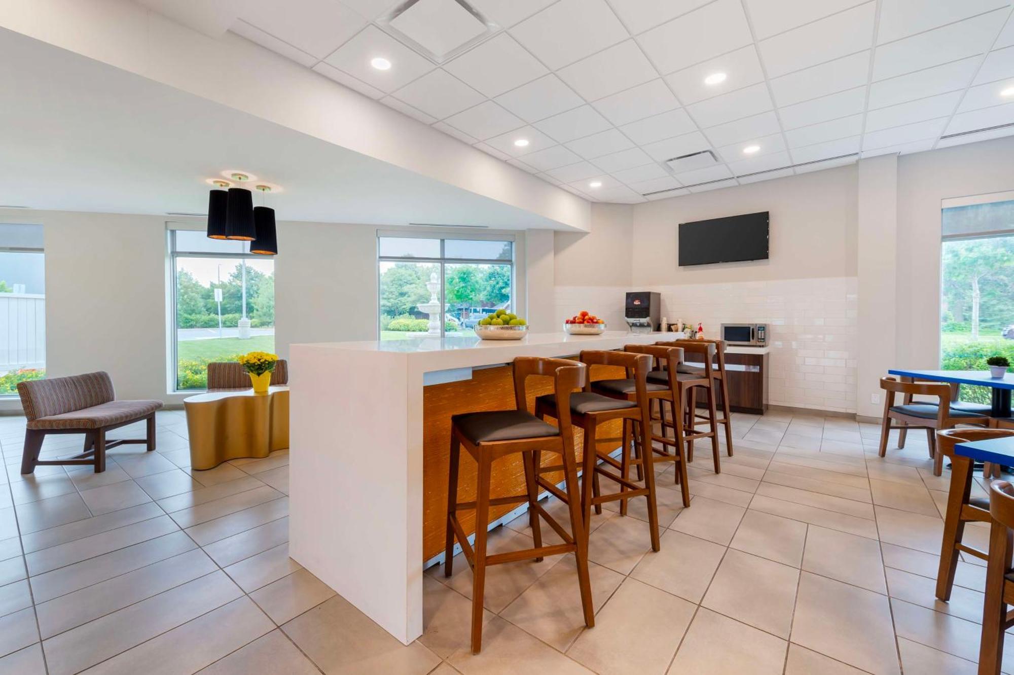 Glo Best Western Kanata Ottawa West Экстерьер фото